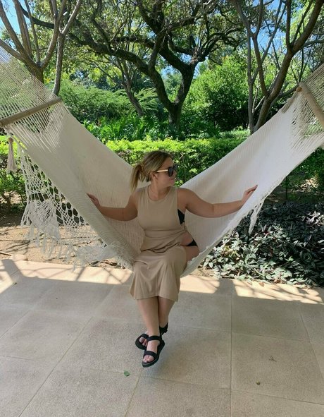 巨乳とお尻のOnlyFans ヌード 写真