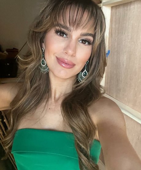 Christy Carlson Romano xxxポルノスター アーカイブ