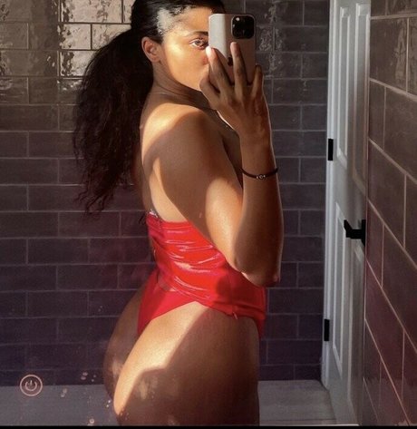 MzKora エロティックなスター 写真