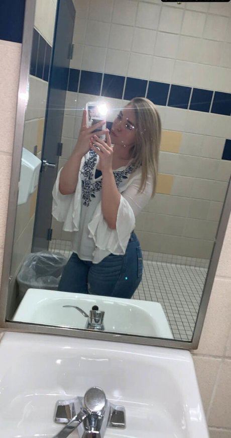 巨乳とお尻のOnlyFans ホット裸 ギャラリー