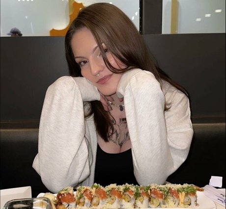 巨乳ラテン系ティーンOnlyFans エロチック 写真