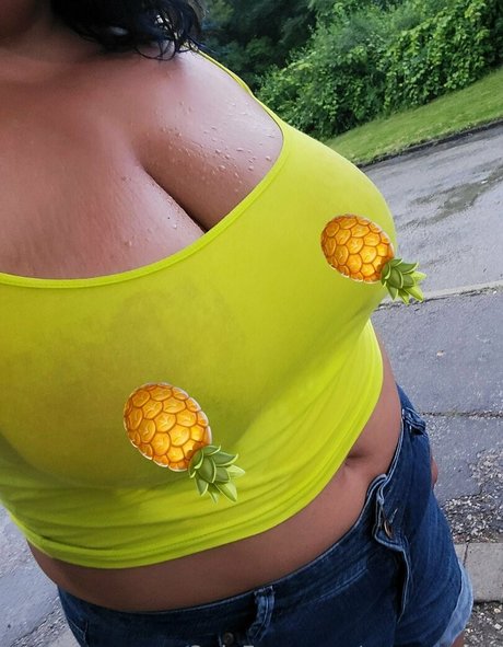 curvy carla ポルノモデル 写真