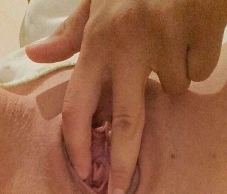 Tea Divljak ヌードモデル ギャラリー