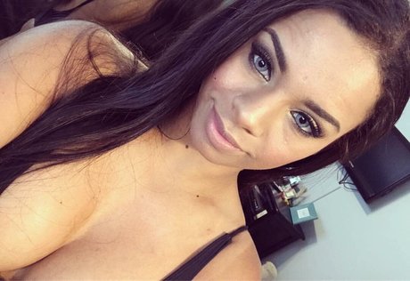 DMV オンリーファン セクシー裸 アーカイブ