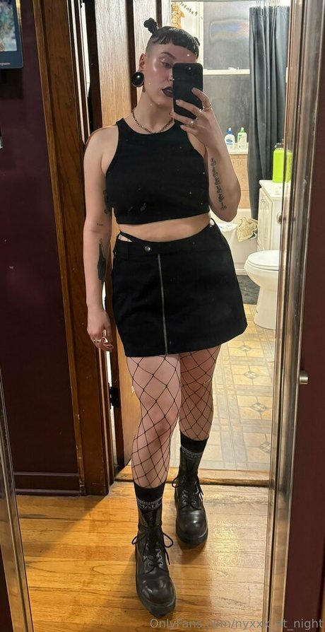 nyxxx at night モデル 写真