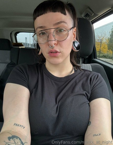 nyxxx at night セックスモデル 写真