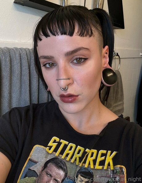 nyxxx at night ポルノスター セクシー ギャラリー