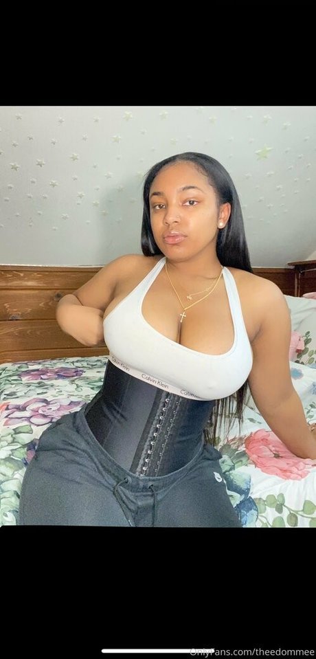 theedommee ポルノスター トップ 写真