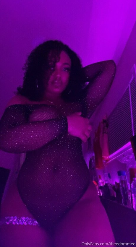 theedommee セクシーモデル 写真