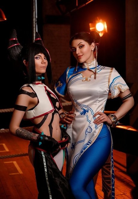 Juk Cosplay ヌードのポルノスター 写真
