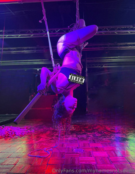 美しい足 OnlyFans ポルノ 画像