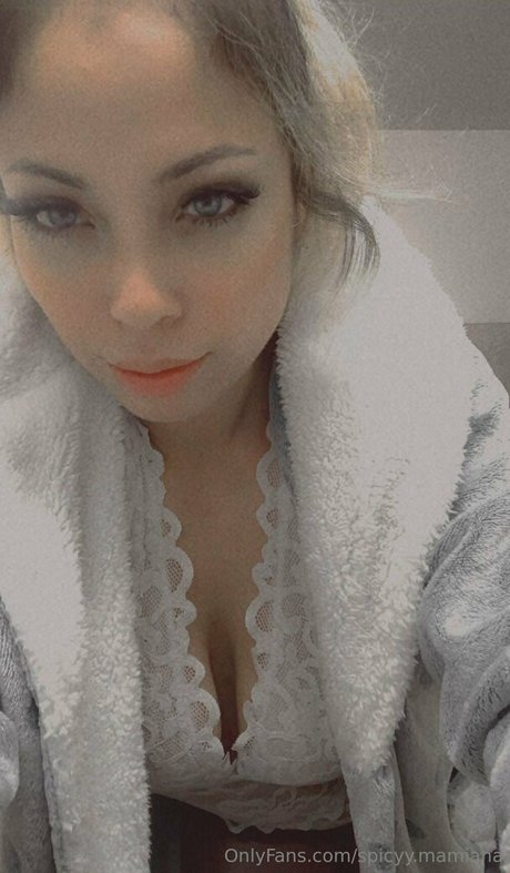 spicyy mamiana トップポルノスター 写真