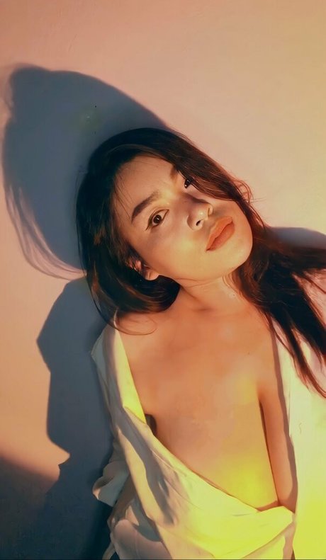 Pafun Chusri ポルノスター トップ 画像