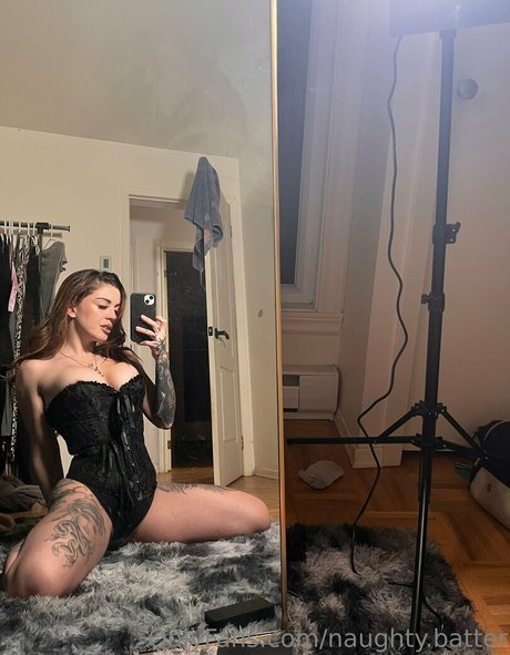 naughty batter ポルノスター 裸 画像