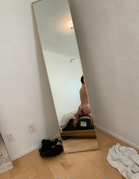 ニューハーフ巨乳OnlyFans アートヌード 画像