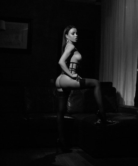 Eleonora Nedova セックスポルノスター ギャラリー