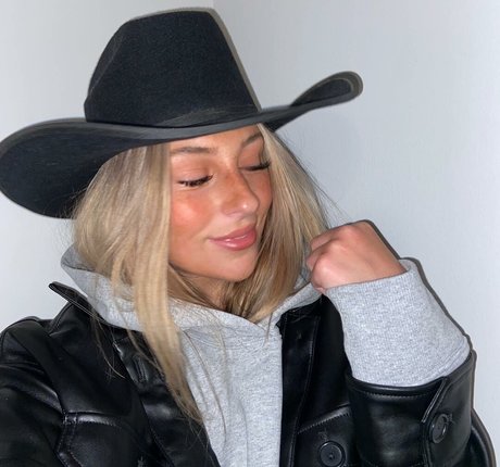 フィンドムオンリーファンズ ホット裸 ギャラリー