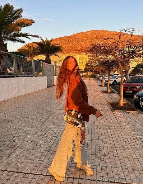 毛深いBBW OnlyFans セクシー裸 写真