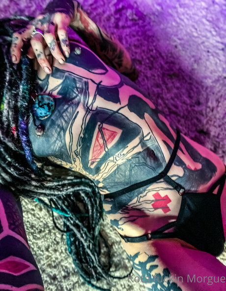 ブロンドオンリーファン ヌード 画像