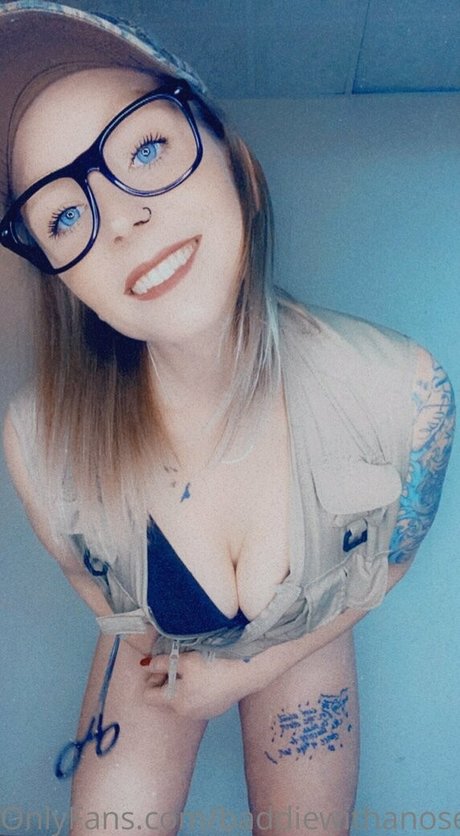 baddiewithanosering セクシーモデル 写真