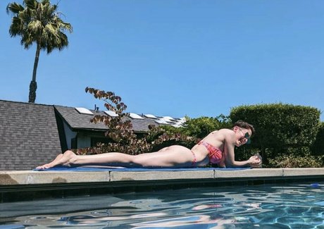 ティーンフィンガリングOnlyFans セクシーヌード 画像