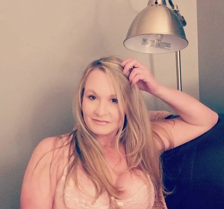 サッカーママOnlyFans 美しい裸 画像