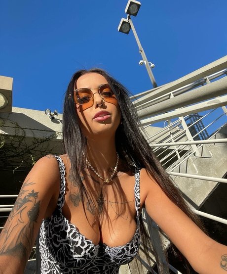 sugarttitts top profile image