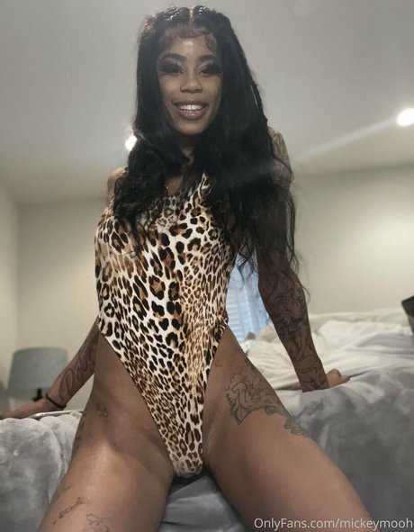 mickeymooh 美しいポルノスター 写真