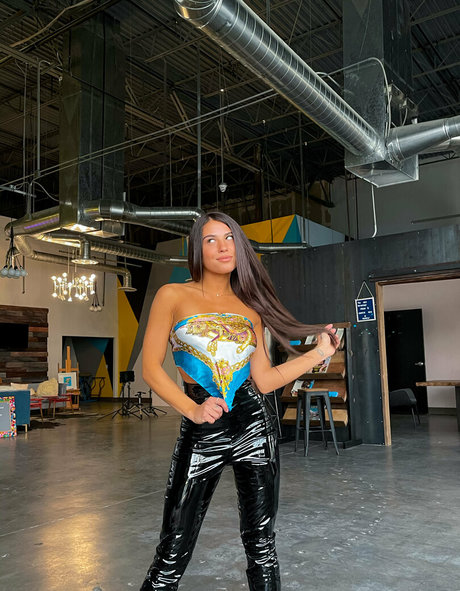 kristenheh かわいいモデル 画像