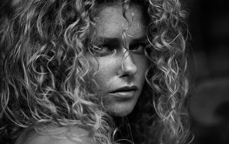 ニューハーフ巨乳OnlyFans アート裸 写真