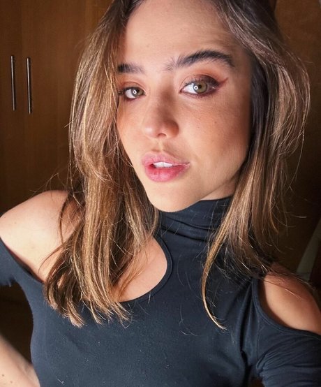 Bella Piero top profile image