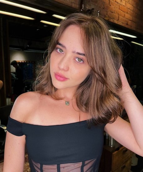 Bella Piero セクシーモデル 写真