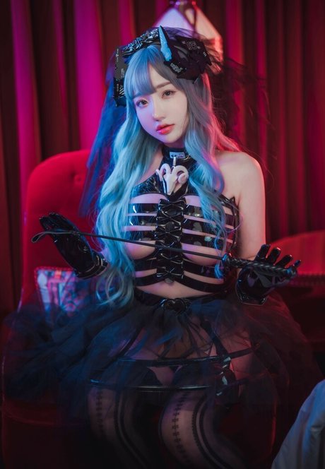 細身の巨乳OnlyFans エロチック 写真