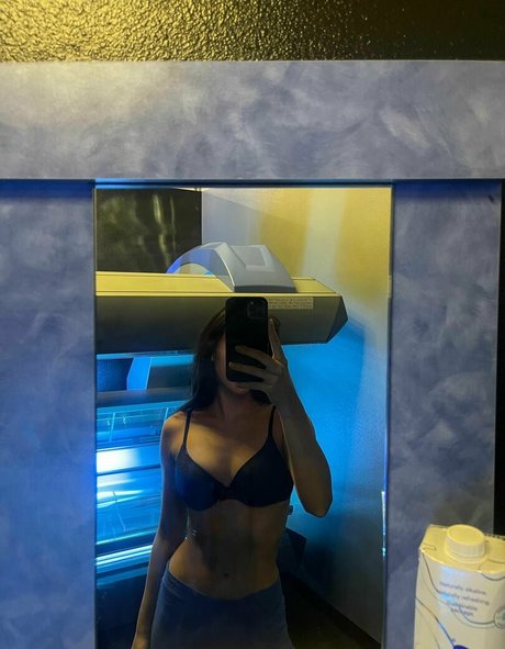 itsgigibabyyy 美しいスター 写真