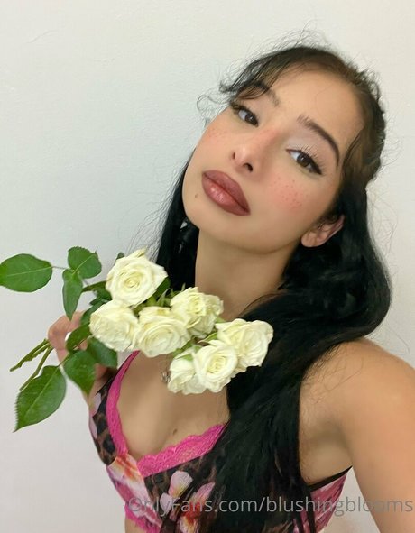 blushingblooms エロティックモデル ギャラリー