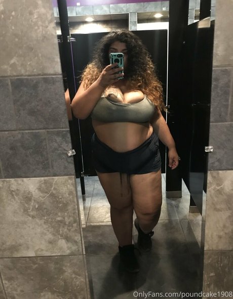 黒髪の熟女OnlyFans ポルノグラフィック 画像