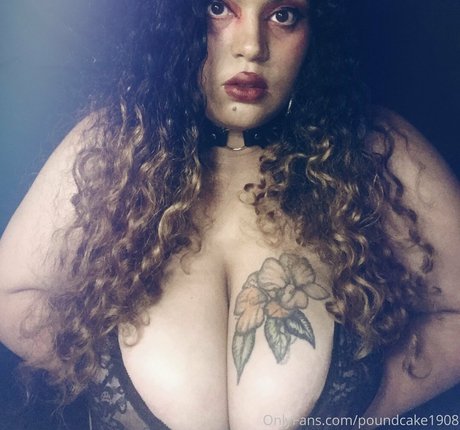 トゥワークオンリーファン セクシーヌード 写真