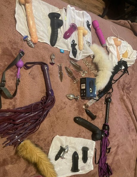 レズビアン ストラップオン OnlyFans セックス 写真