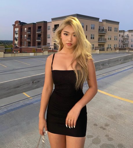 アマチュアOnlyFans セクシーヌード 写真