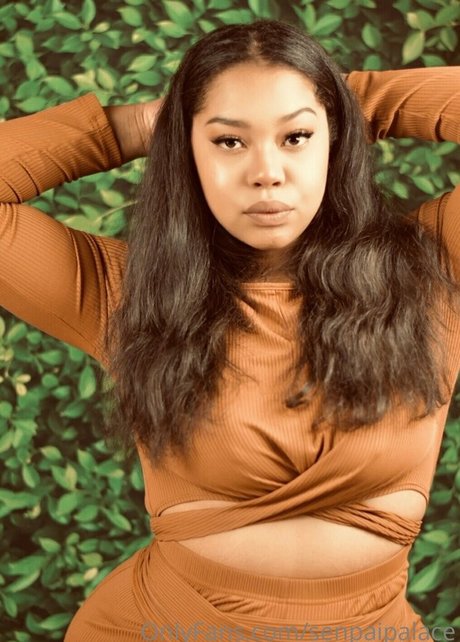 若いティーンのOnlyFans 美しいヌード 写真