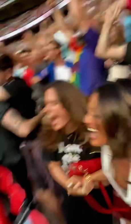 Jules Breach 裸のモデル 画像