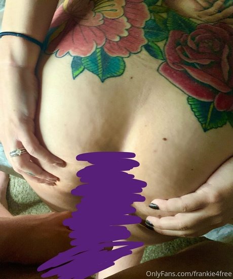 裸のトゥインクOnlyFans ヌード 写真