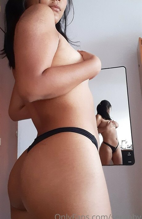 serebby ポルノ女優 写真