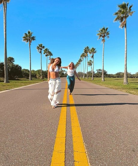 Ellie Dobleske ホットなポルノスター 写真