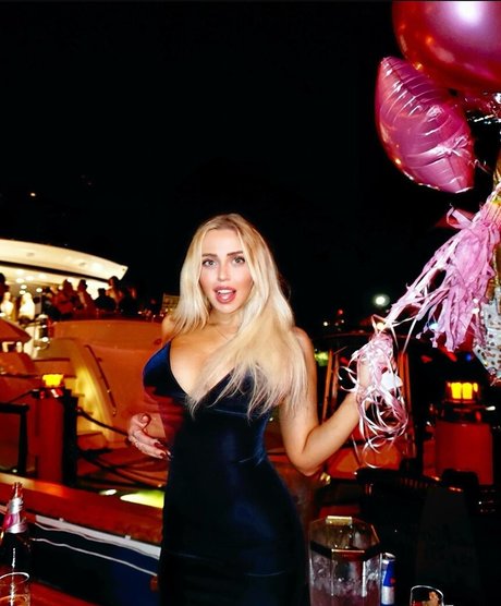 Violet Benson かわいいポルノスター 写真