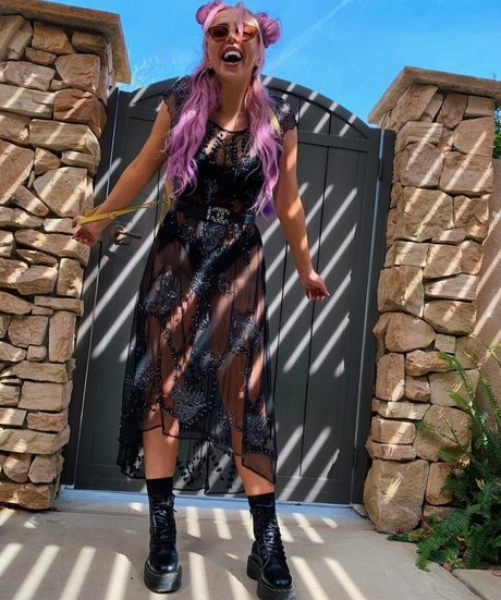 Violet Benson ポルノモデル 写真