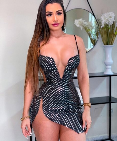 Bella Araujo かわいいポルノスター 写真