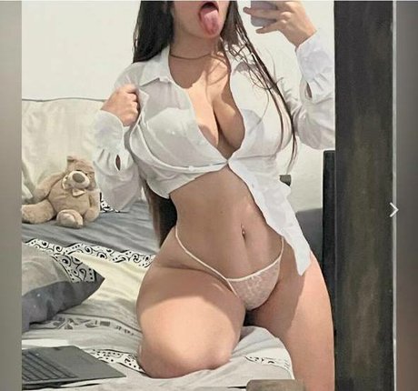 黒檀の白いチンポOnlyFans ポルノ 写真