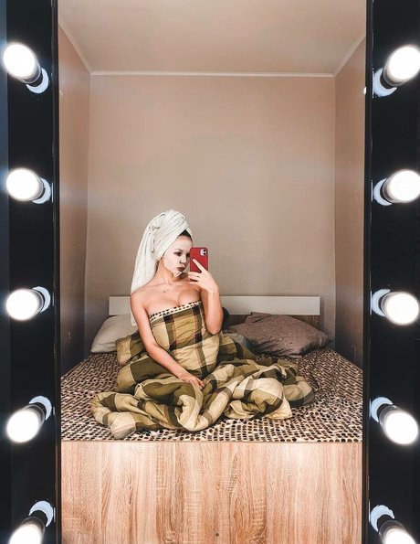 yaadashulya 独占女優 ギャラリー