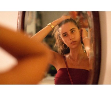 Emanuelle Kadosh エロティック女優 ギャラリー